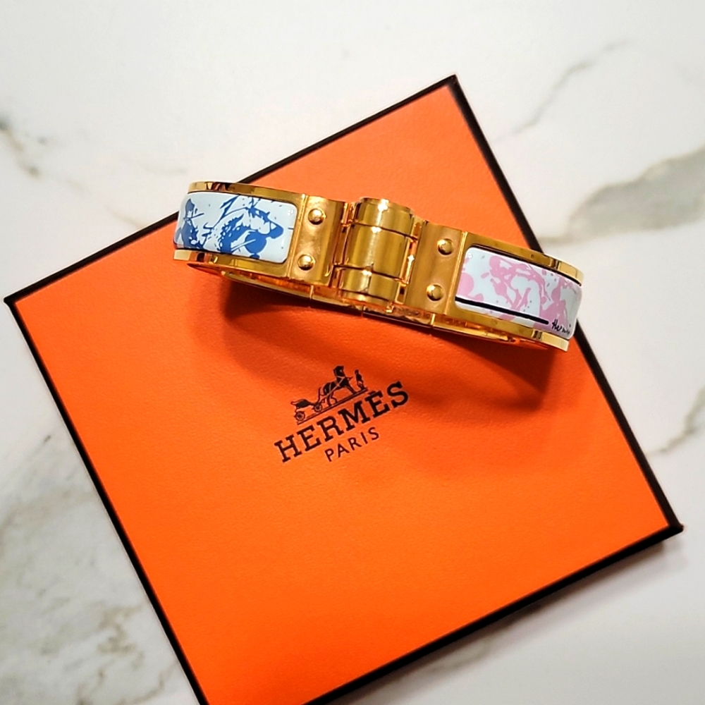 RARE Hermes Hinged Enamel Clic Bracelet PM Arts and Crafts